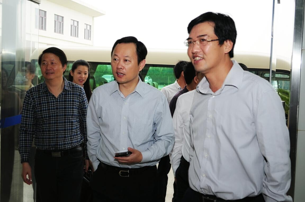 市政協主席周敏煒等一行來我司視察(圖1) 市政協主席周敏煒等一行來我司視察(圖1)